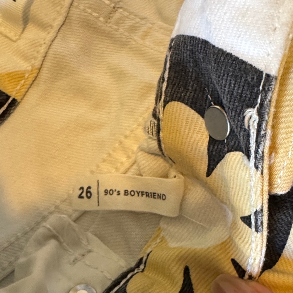 PacSun 90’s Boyfriend Black and White Flower & Ying Yang Patterned Jeans-Size 26 - Picture 3 of 10